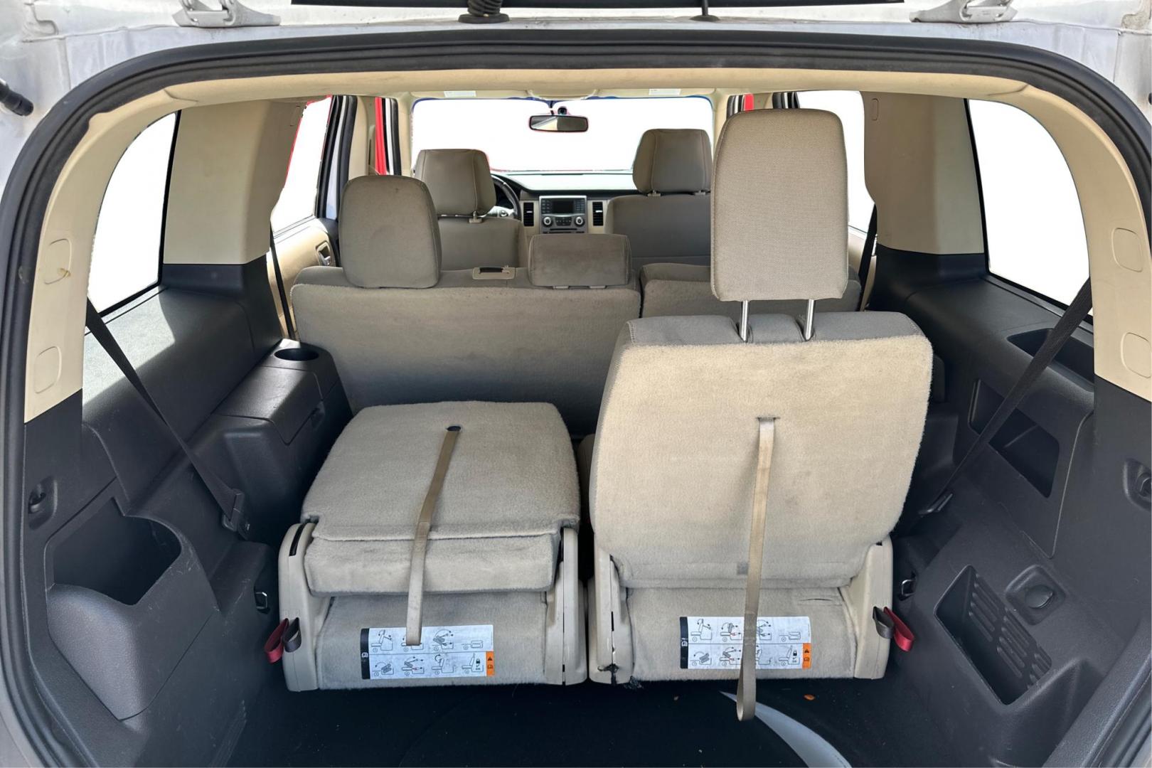 2016 White Ford Flex SE FWD (2FMGK5B82GB) with an 3.5L V6 DOHC 24V engine, 6A transmission, located at 767 S State Road, Pleasant Grove, UT, 84062, (801) 785-1058, 40.354839, -111.736687 - Photo#14