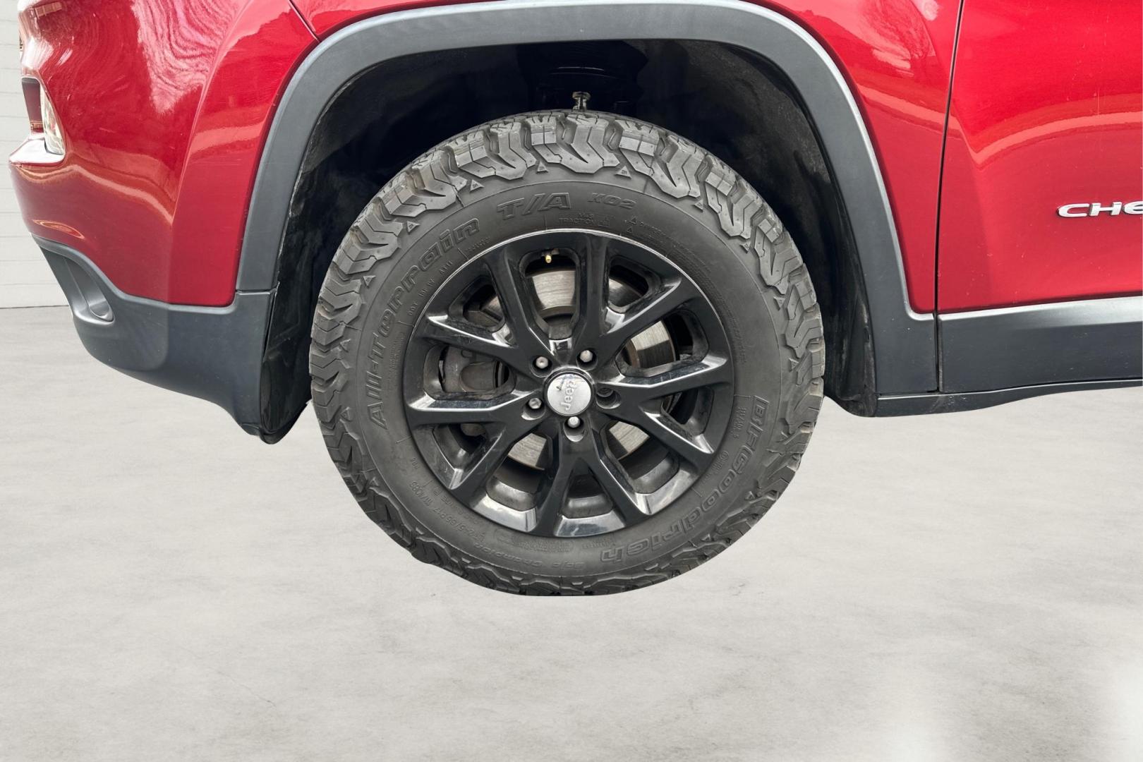 2016 Red Jeep Cherokee Latitude FWD (1C4PJLCB1GW) with an 2.4L L4 DOHC 16V engine, 9A transmission, located at 7755 State Street, Midvale, UT, 84047, (801) 753-9063, 40.610329, -111.892159 - Photo#12