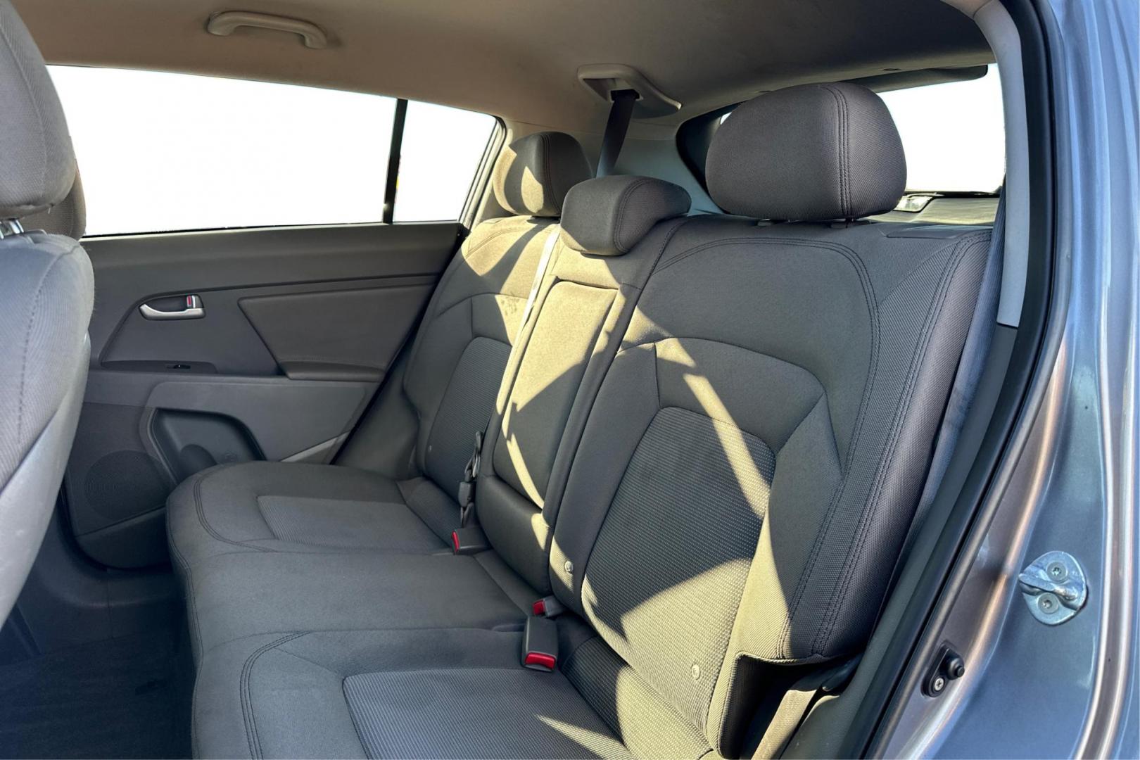 2016 Silver Kia Sportage LX AWD (KNDPBCAC7G7) with an 2.4L V6 DOHC 24V engine, 6-Speed Automatic transmission, located at 767 S State Road, Pleasant Grove, UT, 84062, (801) 785-1058, 40.354839, -111.736687 - Photo#15