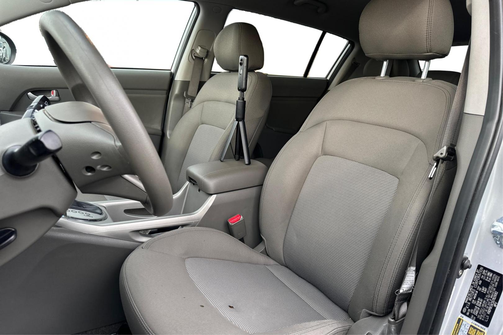 2016 Silver Kia Sportage LX AWD (KNDPBCAC1G7) with an 2.4L V6 DOHC 24V engine, 6-Speed Automatic transmission, located at 7755 State Street, Midvale, UT, 84047, (801) 753-9063, 40.610329, -111.892159 - Photo#14
