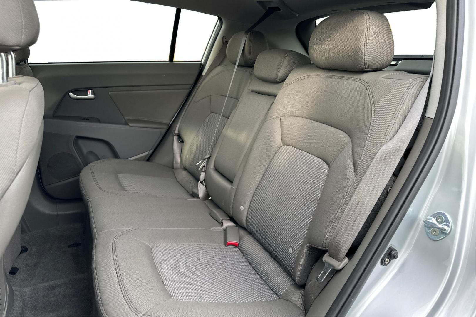 2016 Silver Kia Sportage LX AWD (KNDPBCAC1G7) with an 2.4L V6 DOHC 24V engine, 6-Speed Automatic transmission, located at 7755 State Street, Midvale, UT, 84047, (801) 753-9063, 40.610329, -111.892159 - Photo#15