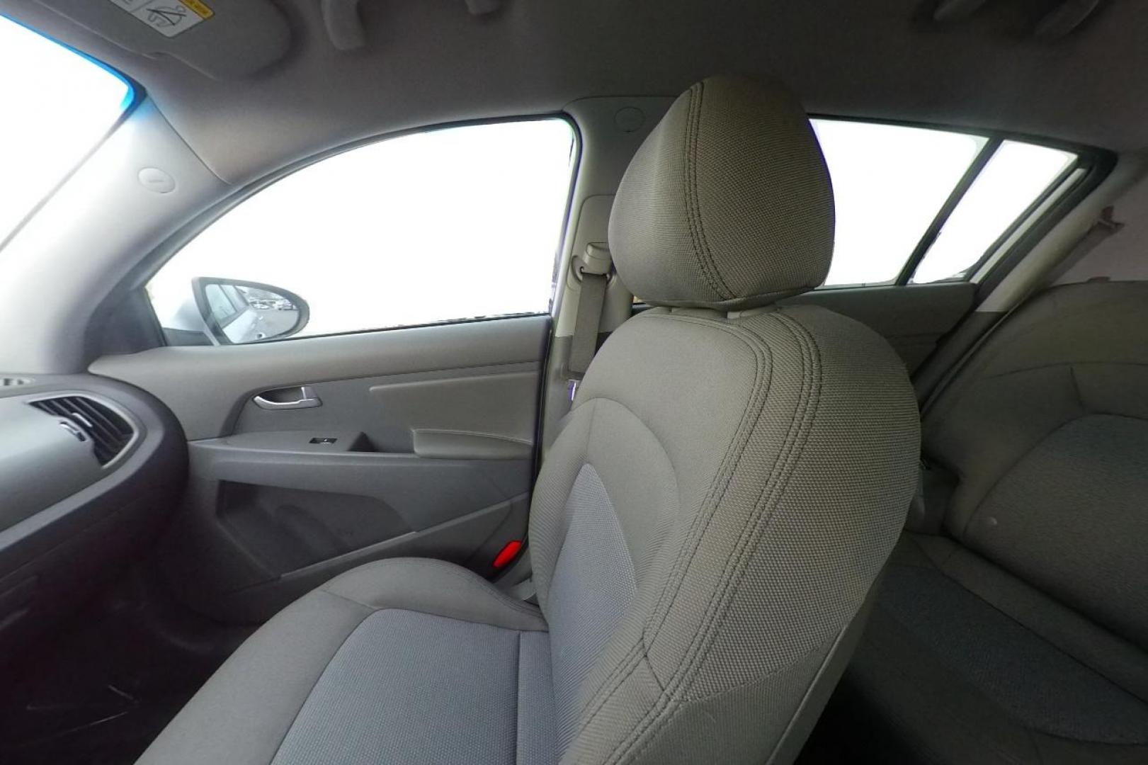 2016 Silver Kia Sportage LX AWD (KNDPBCAC1G7) with an 2.4L V6 DOHC 24V engine, 6-Speed Automatic transmission, located at 7755 State Street, Midvale, UT, 84047, (801) 753-9063, 40.610329, -111.892159 - Photo#17