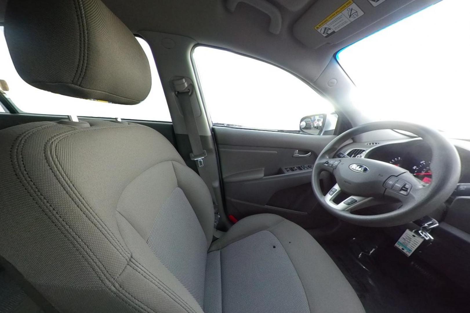 2016 Silver Kia Sportage LX AWD (KNDPBCAC1G7) with an 2.4L V6 DOHC 24V engine, 6-Speed Automatic transmission, located at 7755 State Street, Midvale, UT, 84047, (801) 753-9063, 40.610329, -111.892159 - Photo#19