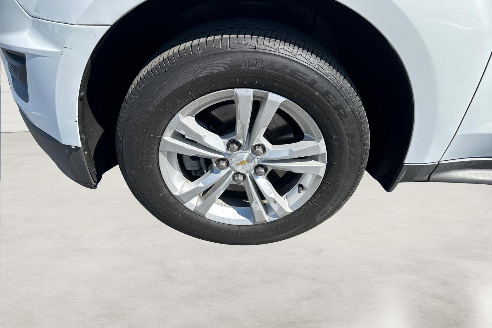 2017 White Chevrolet Equinox LS 2WD (2GNALBEK5H6) with an 2.4L L4 DOHC 16V FFV engine, 6A transmission, located at 7755 State Street, Midvale, UT, 84047, (801) 753-9063, 40.610329, -111.892159 - Photo#12