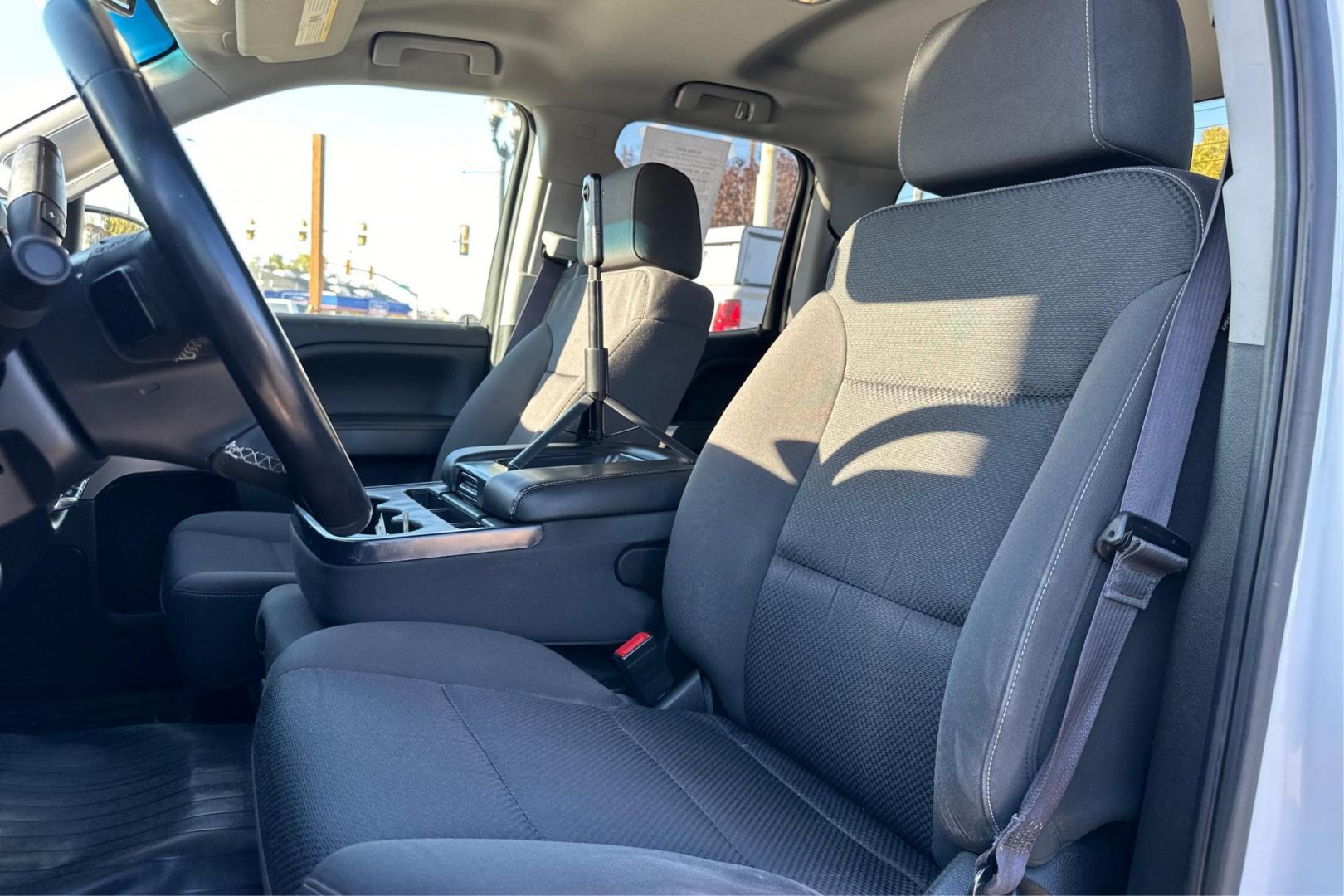 2017 White Chevrolet Silverado 1500 LT Double Cab 4WD (1GCVKREC5HZ) with an 5.3L V8 OHV 16V engine, 6A transmission, located at 767 S State Road, Pleasant Grove, UT, 84062, (801) 785-1058, 40.354839, -111.736687 - Photo#14