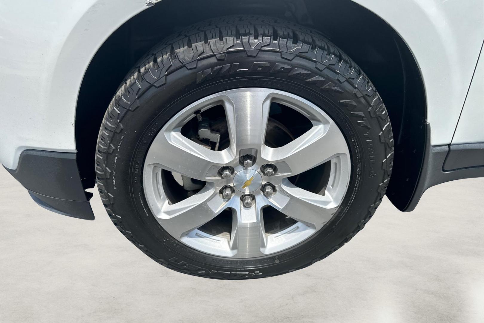 2017 White Chevrolet Traverse Premier FWD (1GNKRJKDXHJ) with an 3.6L V6 DOHC 24V engine, 6A transmission, located at 767 S State Road, Pleasant Grove, UT, 84062, (801) 785-1058, 40.354839, -111.736687 - Photo#12
