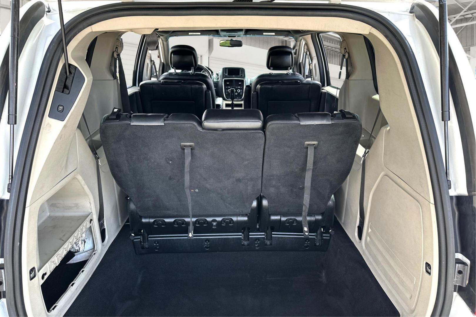 2017 White Dodge Grand Caravan SXT (2C4RDGCG6HR) with an 3.6L V6 DOHC 24V engine, 6A transmission, located at 767 S State Road, Pleasant Grove, UT, 84062, (801) 785-1058, 40.354839, -111.736687 - Photo#13