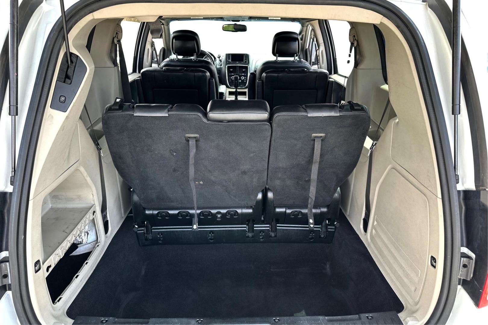 2017 White Dodge Grand Caravan SXT (2C4RDGCG6HR) with an 3.6L V6 DOHC 24V engine, 6A transmission, located at 767 S State Road, Pleasant Grove, UT, 84062, (801) 785-1058, 40.354839, -111.736687 - Photo#14