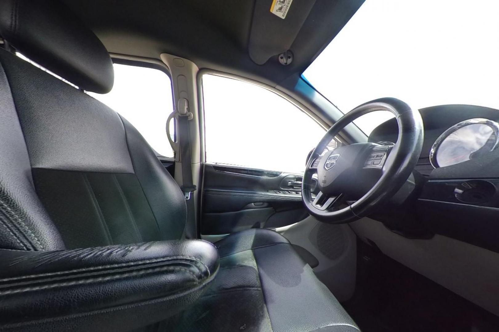 2017 White Dodge Grand Caravan SXT (2C4RDGCG6HR) with an 3.6L V6 DOHC 24V engine, 6A transmission, located at 767 S State Road, Pleasant Grove, UT, 84062, (801) 785-1058, 40.354839, -111.736687 - Photo#18