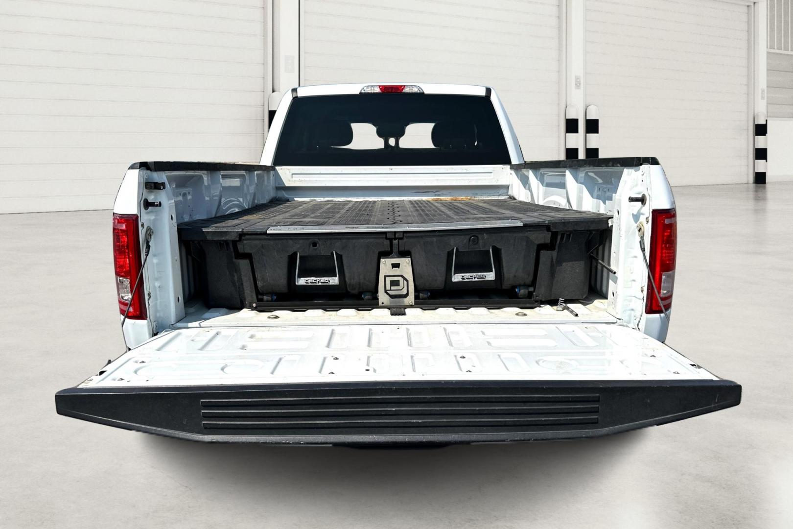 2017 White Ford F-150 Lariat SuperCab 8-ft. 4WD (1FTFX1EFXHF) with an 5.0L V8 engine, 6A transmission, located at 767 S State Road, Pleasant Grove, UT, 84062, (801) 785-1058, 40.354839, -111.736687 - Photo#10