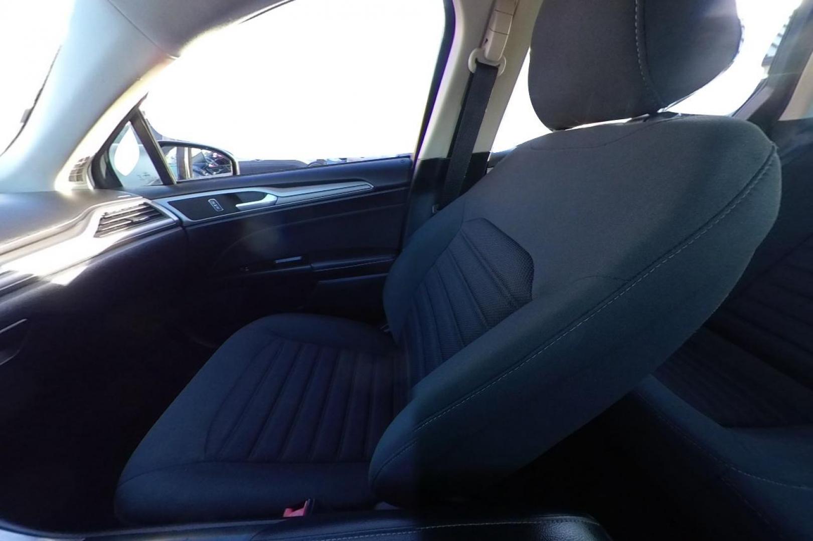 2017 Gray Ford Fusion SE (3FA6P0H74HR) with an 2.5L L4 DOHC 16V engine, 6A transmission, located at 767 S State Road, Pleasant Grove, UT, 84062, (801) 785-1058, 40.354839, -111.736687 - Photo#15