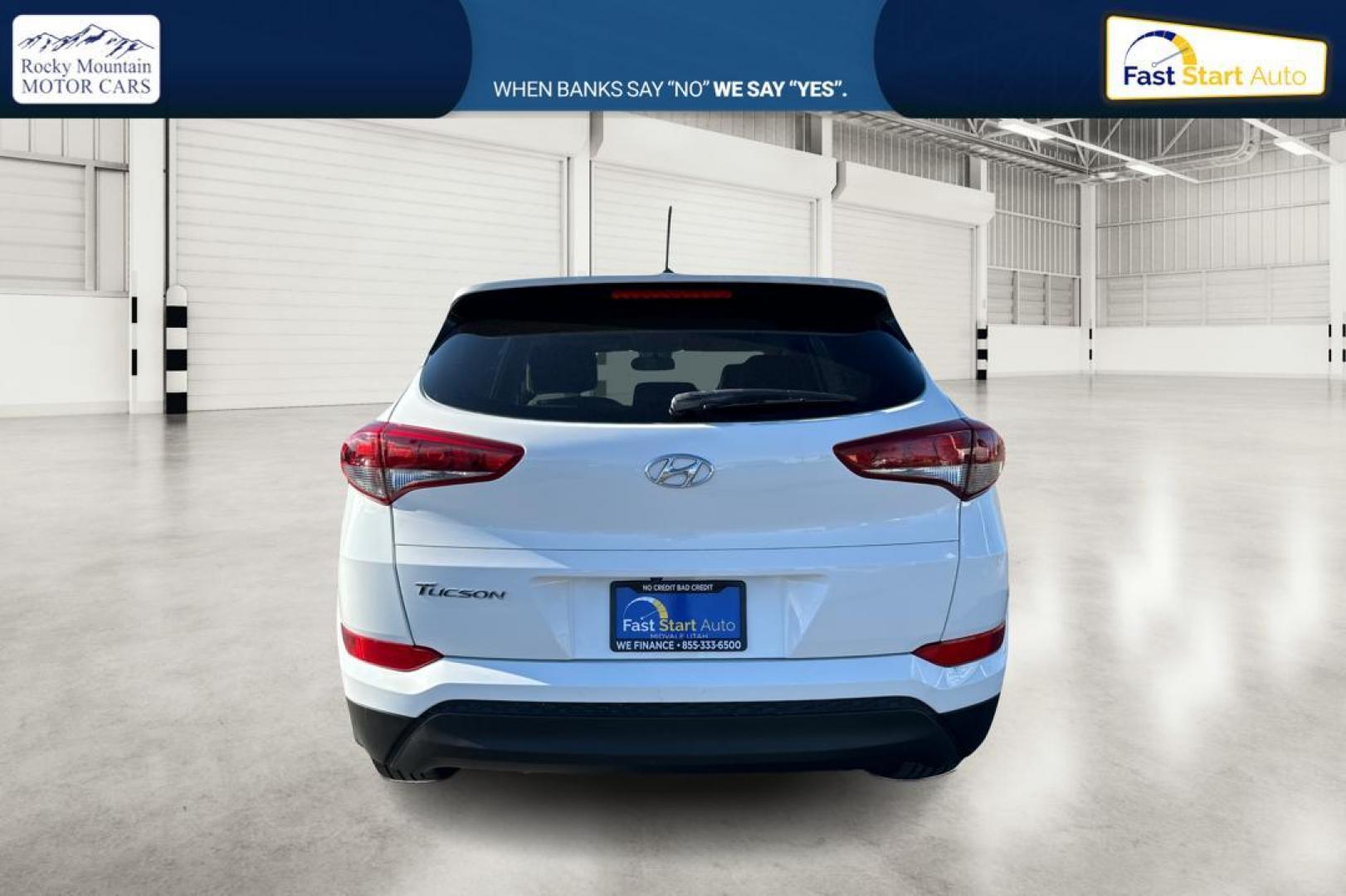 2017 White Hyundai Tucson SE (KM8J23A42HU) with an 2.0L L4 DOHC 16V engine, 6A transmission, located at 7755 State Street, Midvale, UT, 84047, (801) 753-9063, 40.610329, -111.892159 - Photo#4
