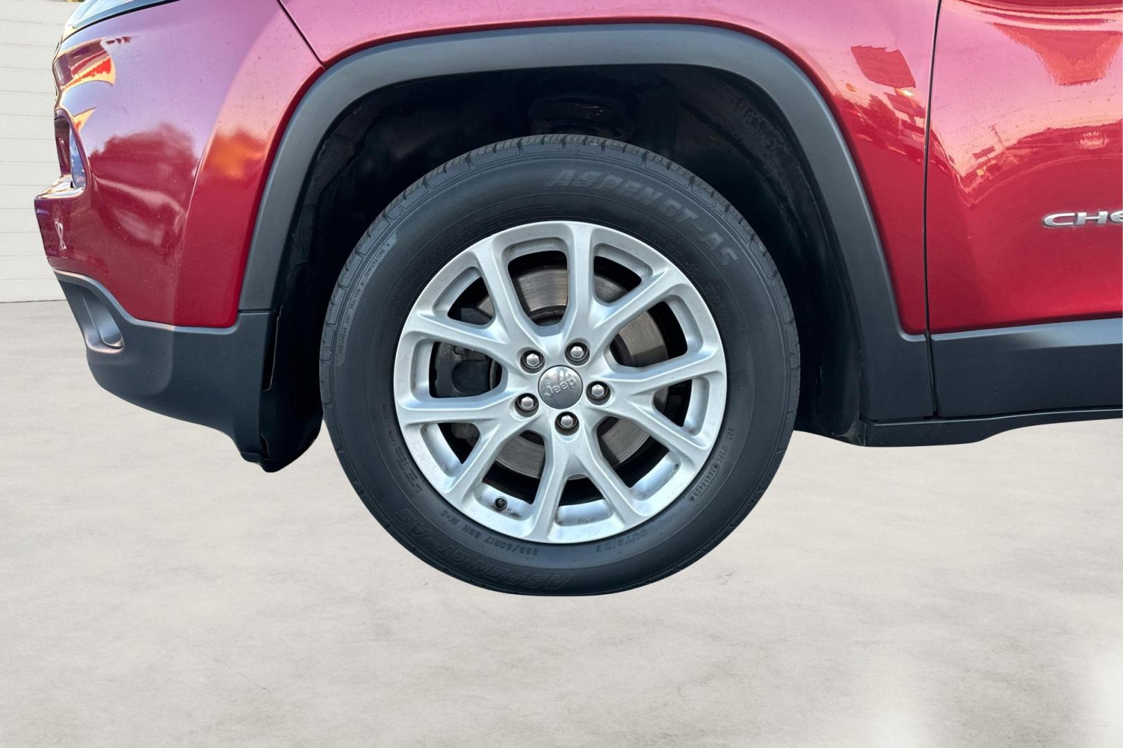 2017 Red Jeep Cherokee Latitude FWD (1C4PJLCB0HD) with an 2.4L L4 DOHC 16V engine, 9A transmission, located at 767 S State Road, Pleasant Grove, UT, 84062, (801) 785-1058, 40.354839, -111.736687 - Photo#12