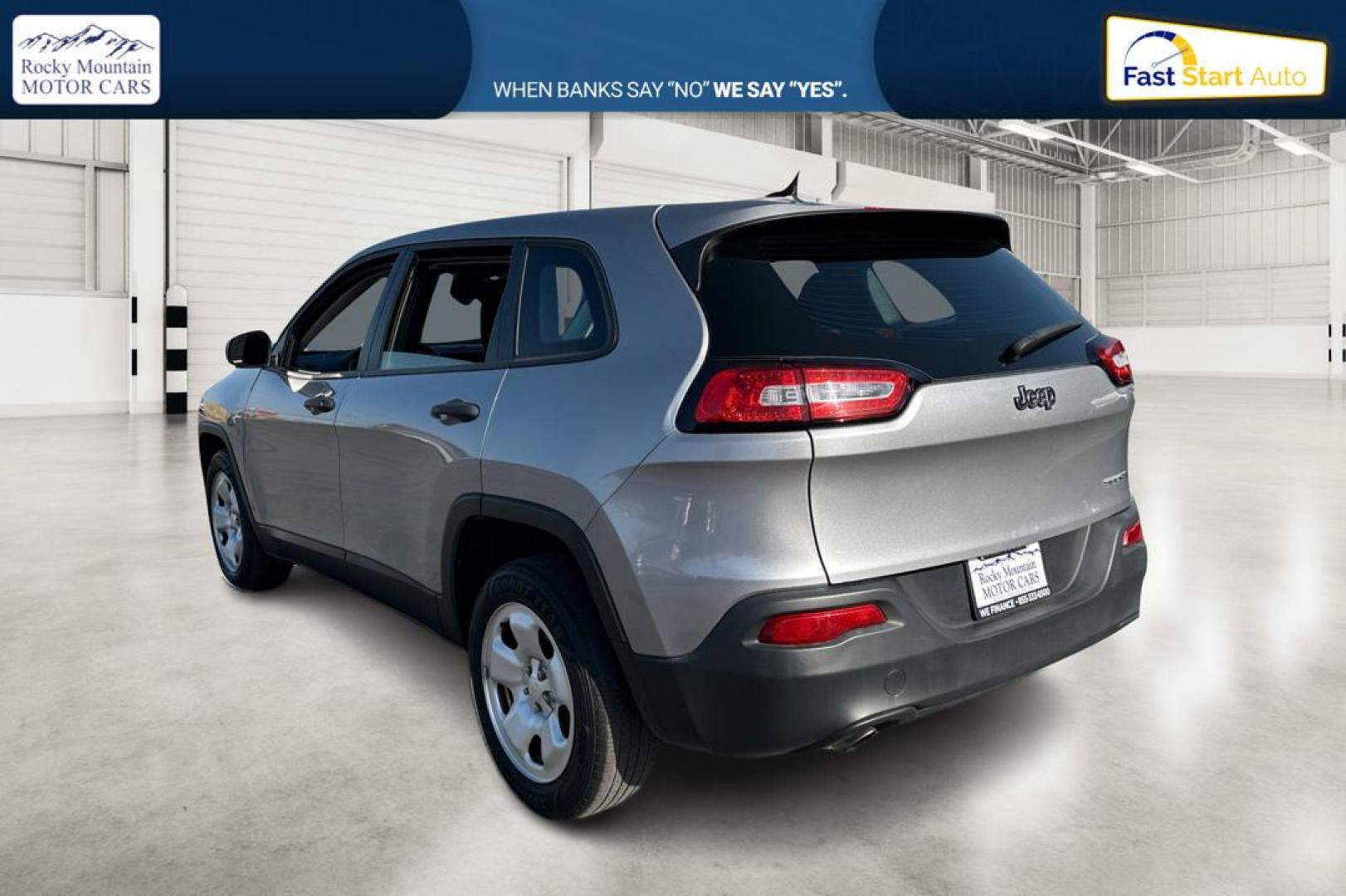 2017 Silver Jeep Cherokee Sport FWD (1C4PJLAB0HW) with an 2.4L L4 DOHC 16V engine, 9A transmission, located at 7755 State Street, Midvale, UT, 84047, (801) 753-9063, 40.610329, -111.892159 - Photo#5