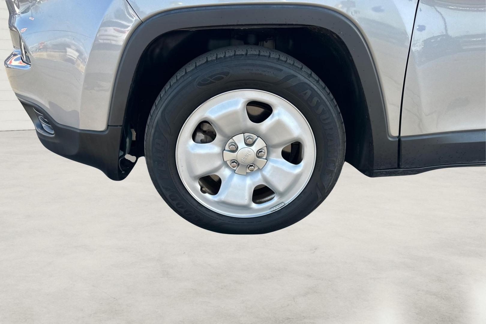 2017 Silver Jeep Cherokee Sport FWD (1C4PJLAB0HW) with an 2.4L L4 DOHC 16V engine, 9A transmission, located at 7755 State Street, Midvale, UT, 84047, (801) 753-9063, 40.610329, -111.892159 - Photo#12