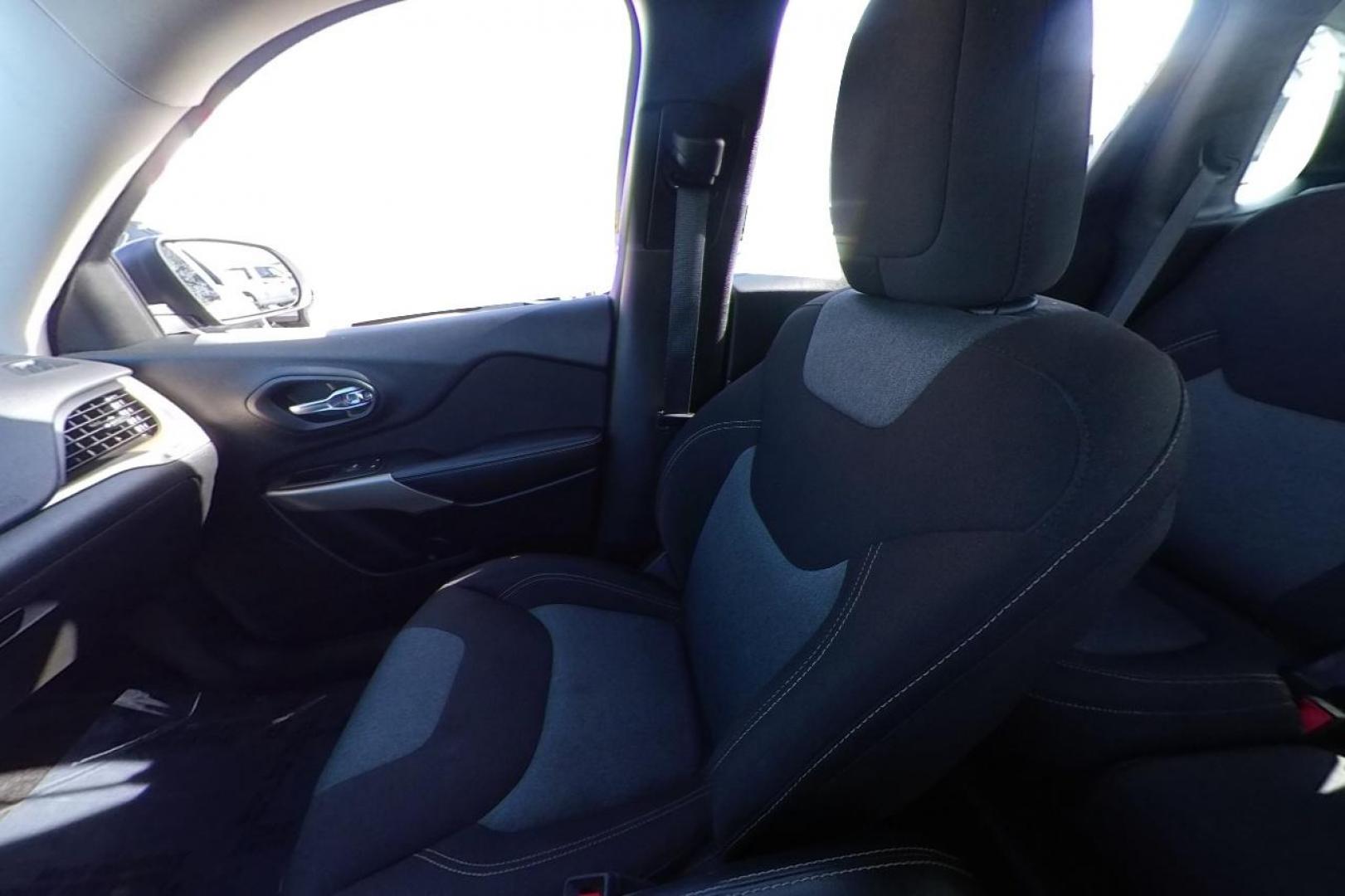 2017 Silver Jeep Cherokee Sport FWD (1C4PJLAB0HW) with an 2.4L L4 DOHC 16V engine, 9A transmission, located at 7755 State Street, Midvale, UT, 84047, (801) 753-9063, 40.610329, -111.892159 - Photo#15