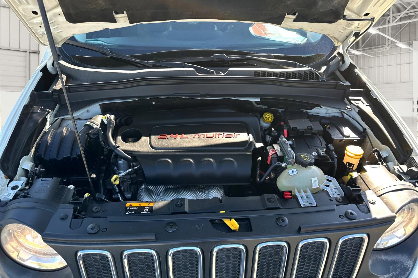 2017 White Jeep Renegade Latitude FWD (ZACCJABBXHP) with an 2.4L L4 DOHC 16V engine, 6M transmission, located at 7755 State Street, Midvale, UT, 84047, (801) 753-9063, 40.610329, -111.892159 - Photo#10