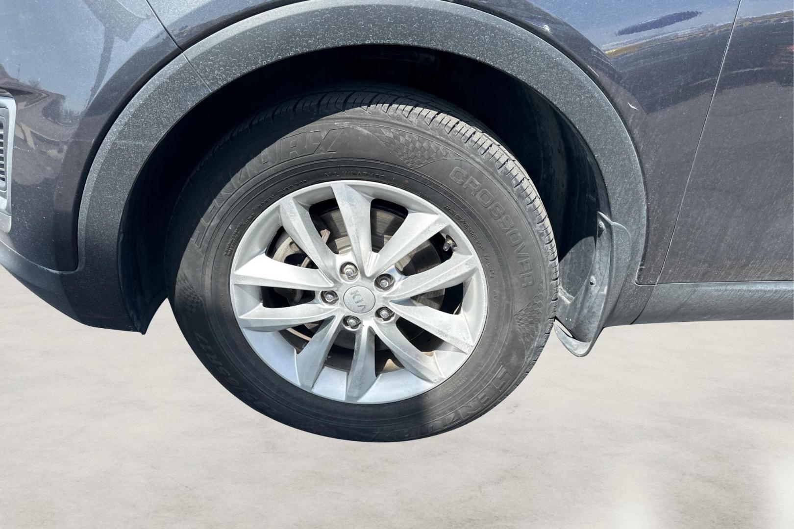 2017 Gray Kia Sorento L 2WD (5XYPG4A34HG) with an 2.4L L4 DOHC 16V engine, 6A transmission, located at 7755 State Street, Midvale, UT, 84047, (801) 753-9063, 40.610329, -111.892159 - Photo#12