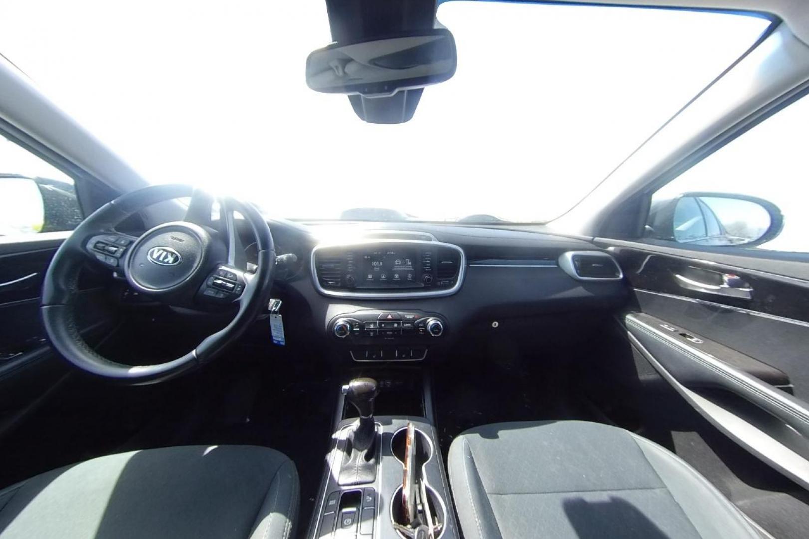 2017 Gray Kia Sorento L 2WD (5XYPG4A34HG) with an 2.4L L4 DOHC 16V engine, 6A transmission, located at 7755 State Street, Midvale, UT, 84047, (801) 753-9063, 40.610329, -111.892159 - Photo#16
