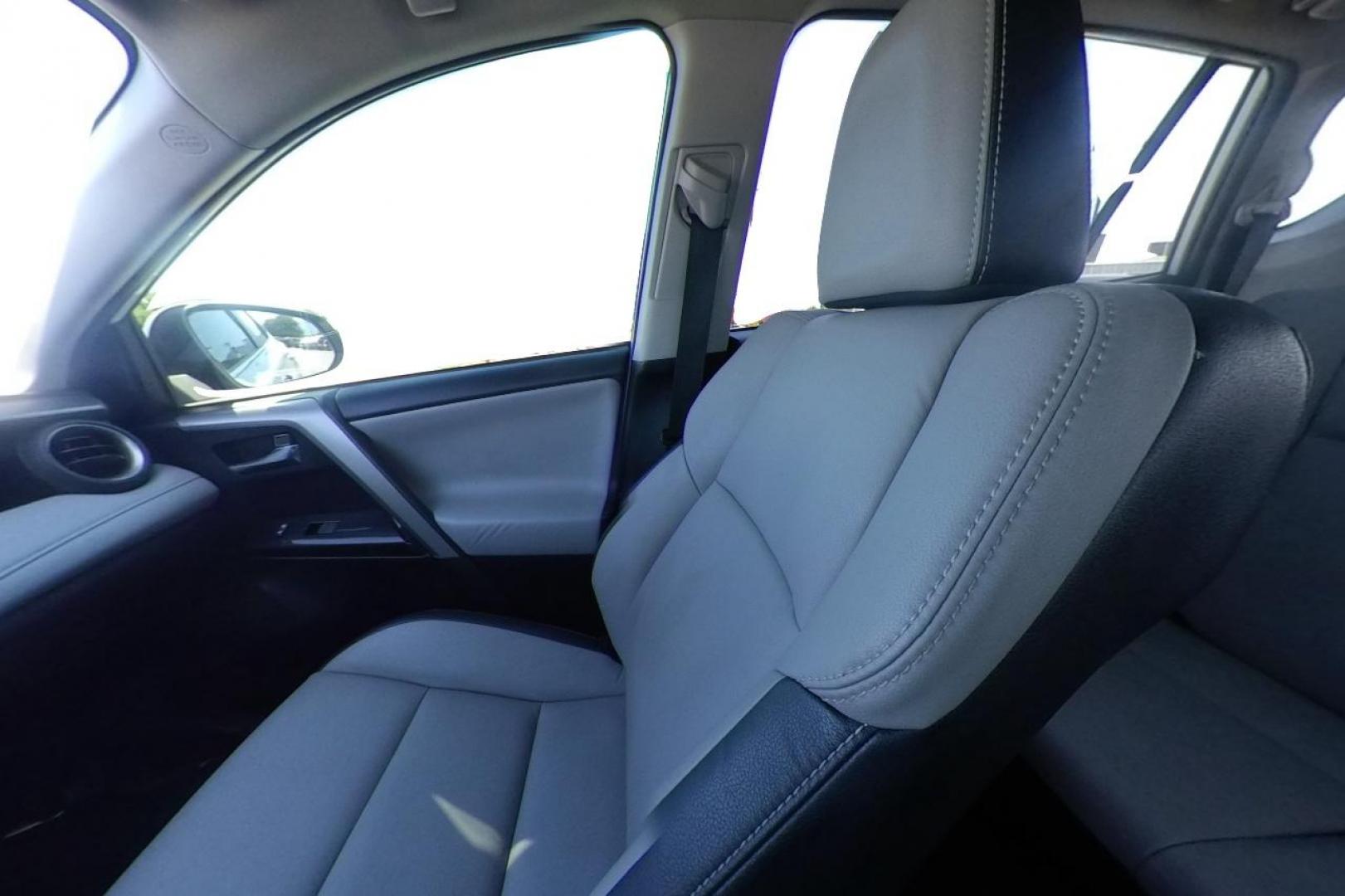 2017 White Toyota RAV4 Limited FWD (2T3YFREV5HW) with an 2.5L L4 DOHC 16V engine, 6A transmission, located at 7755 State Street, Midvale, UT, 84047, (801) 753-9063, 40.610329, -111.892159 - Photo#17