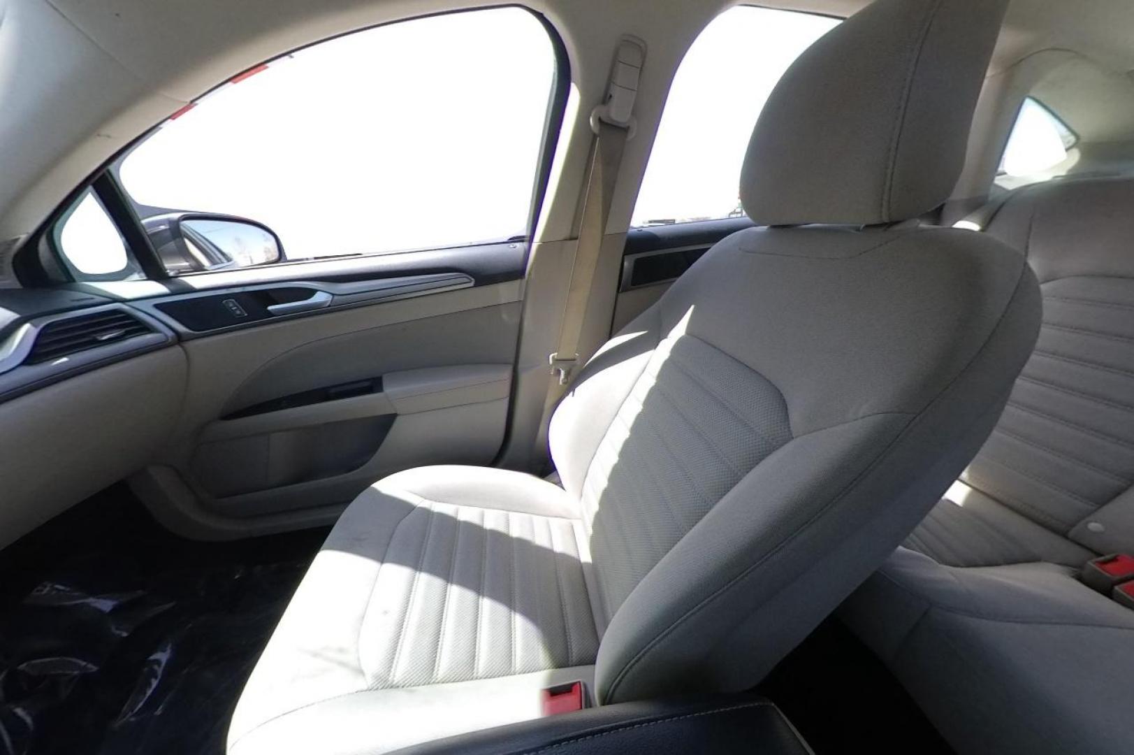 2018 Gray Ford Fusion SE (3FA6P0HD7JR) with an 1.5L L4 DOHC 16V engine, 6A transmission, located at 767 S State Road, Pleasant Grove, UT, 84062, (801) 785-1058, 40.354839, -111.736687 - Photo#15
