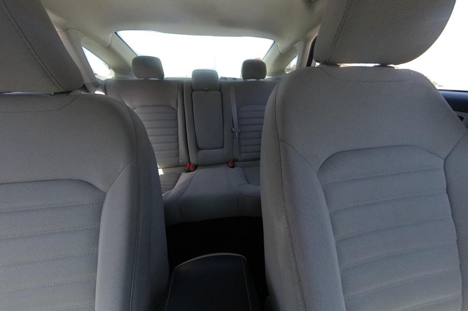 2018 Gray Ford Fusion SE (3FA6P0HD7JR) with an 1.5L L4 DOHC 16V engine, 6A transmission, located at 767 S State Road, Pleasant Grove, UT, 84062, (801) 785-1058, 40.354839, -111.736687 - Photo#16