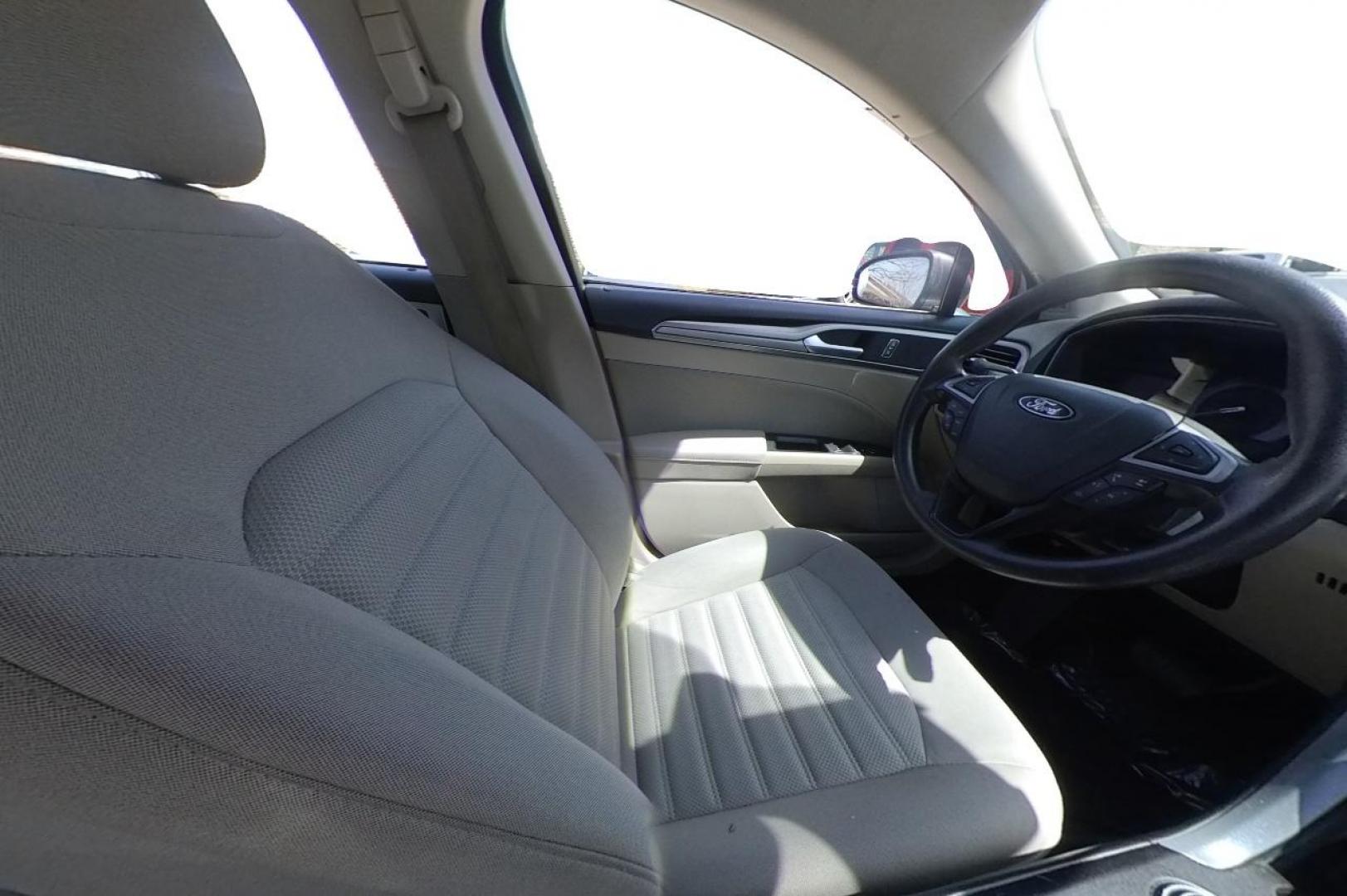 2018 Gray Ford Fusion SE (3FA6P0HD7JR) with an 1.5L L4 DOHC 16V engine, 6A transmission, located at 7755 State Street, Midvale, UT, 84047, (801) 753-9063, 40.610329, -111.892159 - Photo#21