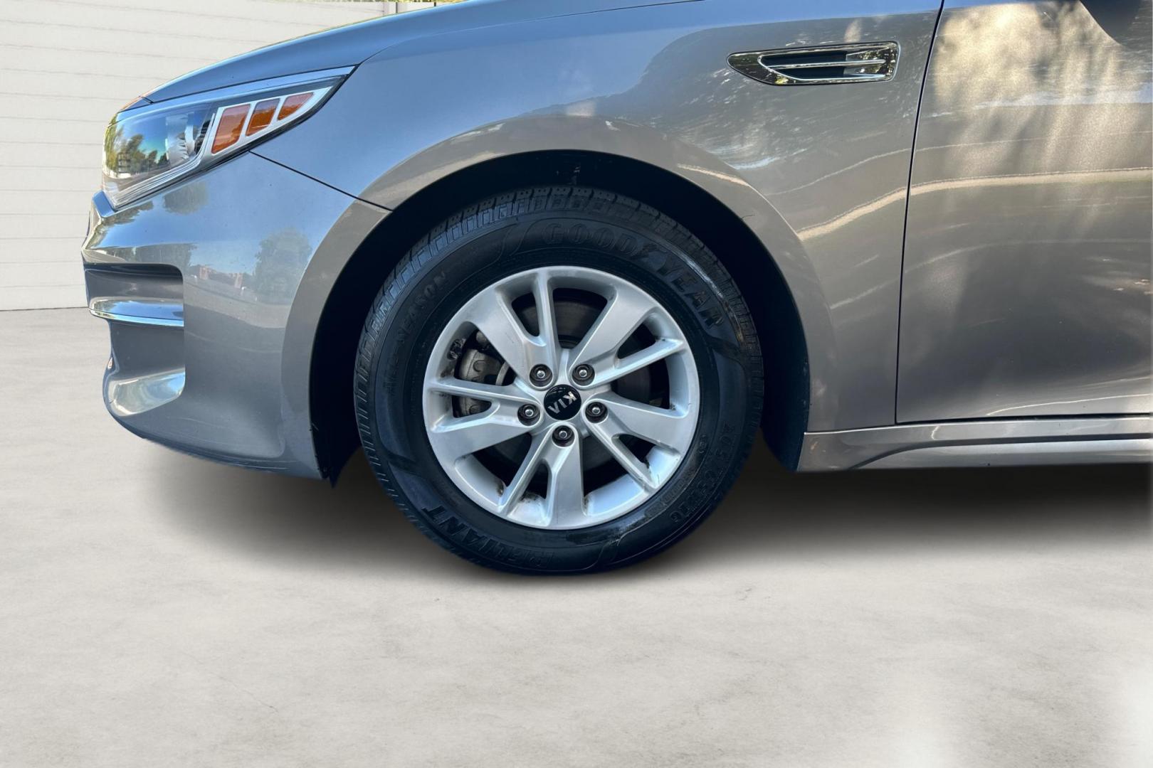 2018 Gray Kia Optima LX (5XXGT4L30JG) with an 2.4L L4 DOHC 16V engine, 6A transmission, located at 767 S State Road, Pleasant Grove, UT, 84062, (801) 785-1058, 40.354839, -111.736687 - Photo#9