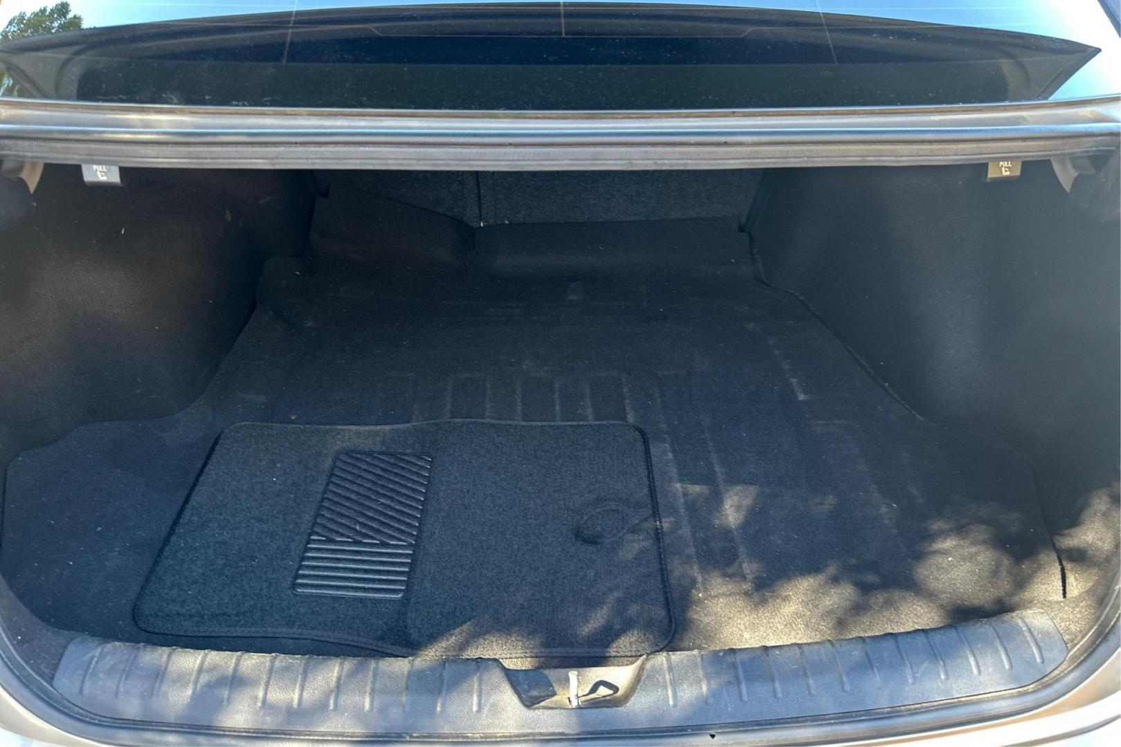 2018 Gray Kia Optima LX (5XXGT4L30JG) with an 2.4L L4 DOHC 16V engine, 6A transmission, located at 767 S State Road, Pleasant Grove, UT, 84062, (801) 785-1058, 40.354839, -111.736687 - Photo#10