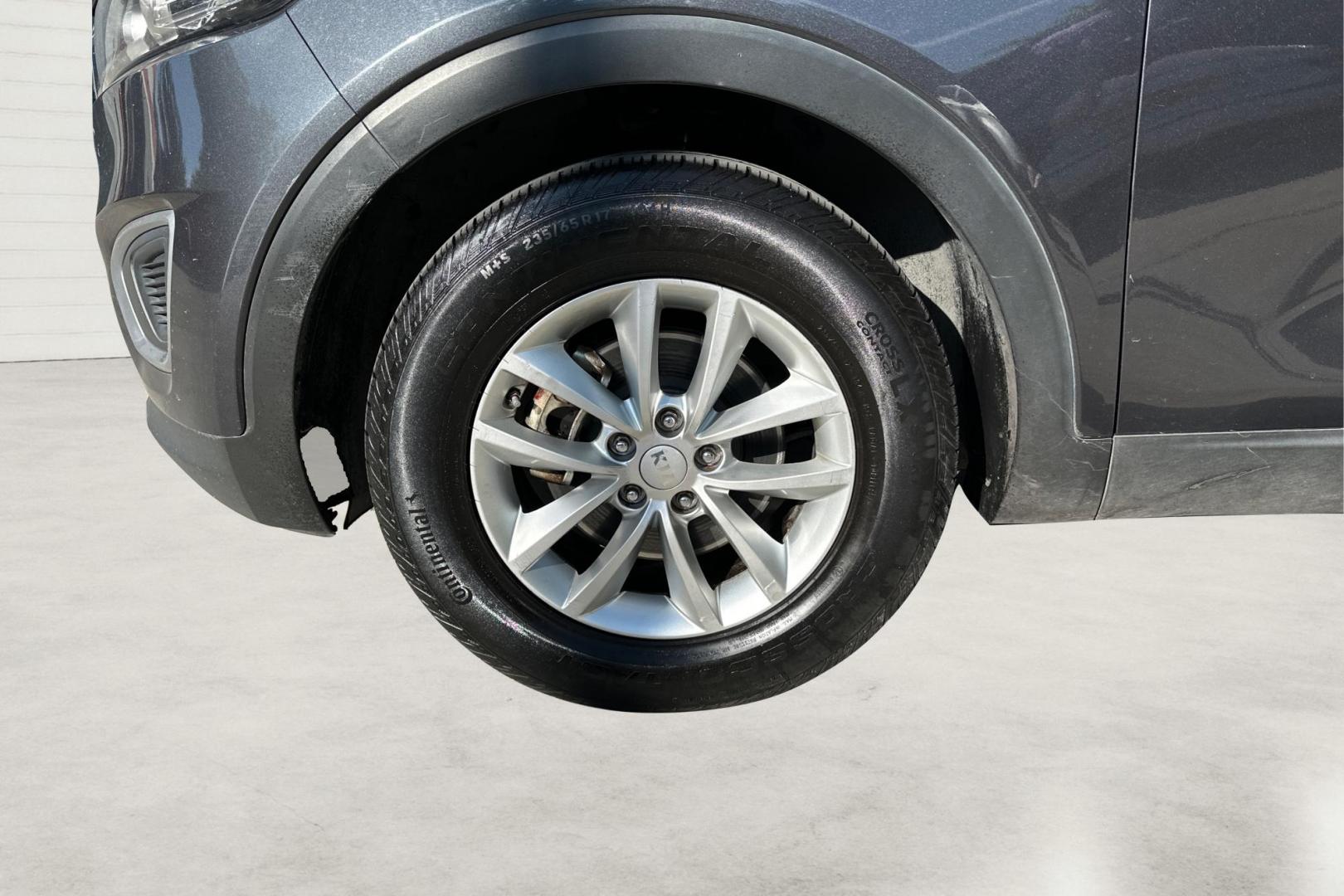 2018 Gray Kia Sorento LX V6 2WD (5XYPG4A53JG) with an 3.3L V6 DOHC 24V engine, 6A transmission, located at 7755 State Street, Midvale, UT, 84047, (801) 753-9063, 40.610329, -111.892159 - Photo#12