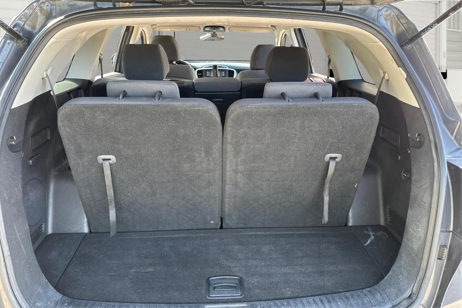 2018 Gray Kia Sorento LX V6 2WD (5XYPG4A53JG) with an 3.3L V6 DOHC 24V engine, 6A transmission, located at 7755 State Street, Midvale, UT, 84047, (801) 753-9063, 40.610329, -111.892159 - Photo#13