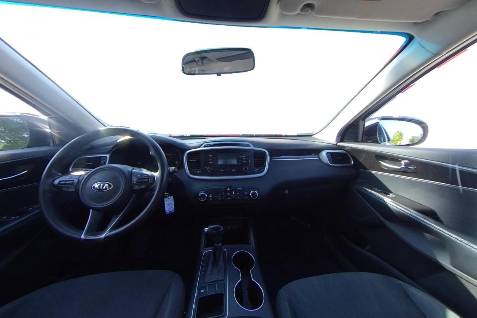 2018 Gray Kia Sorento LX V6 2WD (5XYPG4A53JG) with an 3.3L V6 DOHC 24V engine, 6A transmission, located at 7755 State Street, Midvale, UT, 84047, (801) 753-9063, 40.610329, -111.892159 - Photo#15