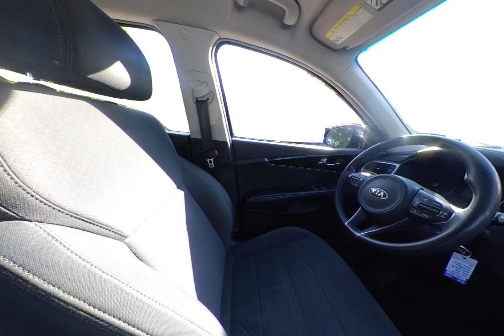 2018 Gray Kia Sorento LX V6 2WD (5XYPG4A53JG) with an 3.3L V6 DOHC 24V engine, 6A transmission, located at 7755 State Street, Midvale, UT, 84047, (801) 753-9063, 40.610329, -111.892159 - Photo#18