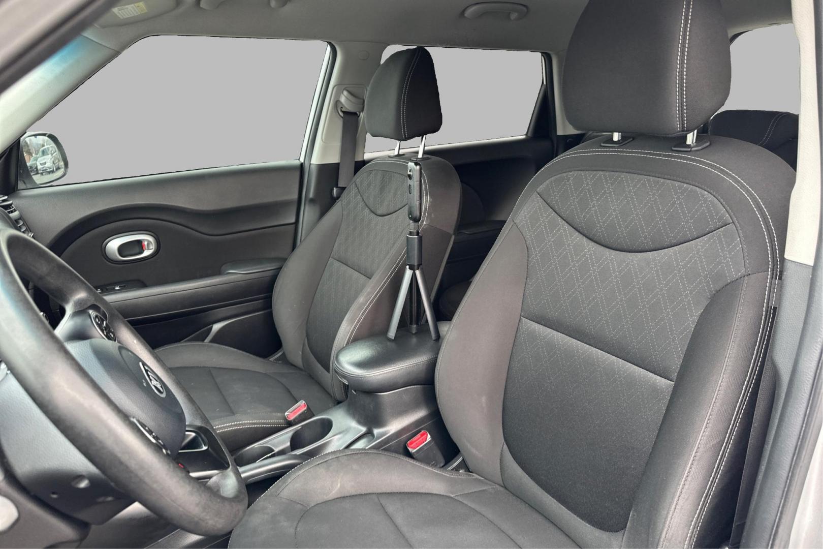 2018 Silver Kia Soul Base 6M (KNDJN2A24J7) with an 1.6L L4 DOHC 16V engine, 6M transmission, located at 7755 State Street, Midvale, UT, 84047, (801) 753-9063, 40.610329, -111.892159 - Photo#14